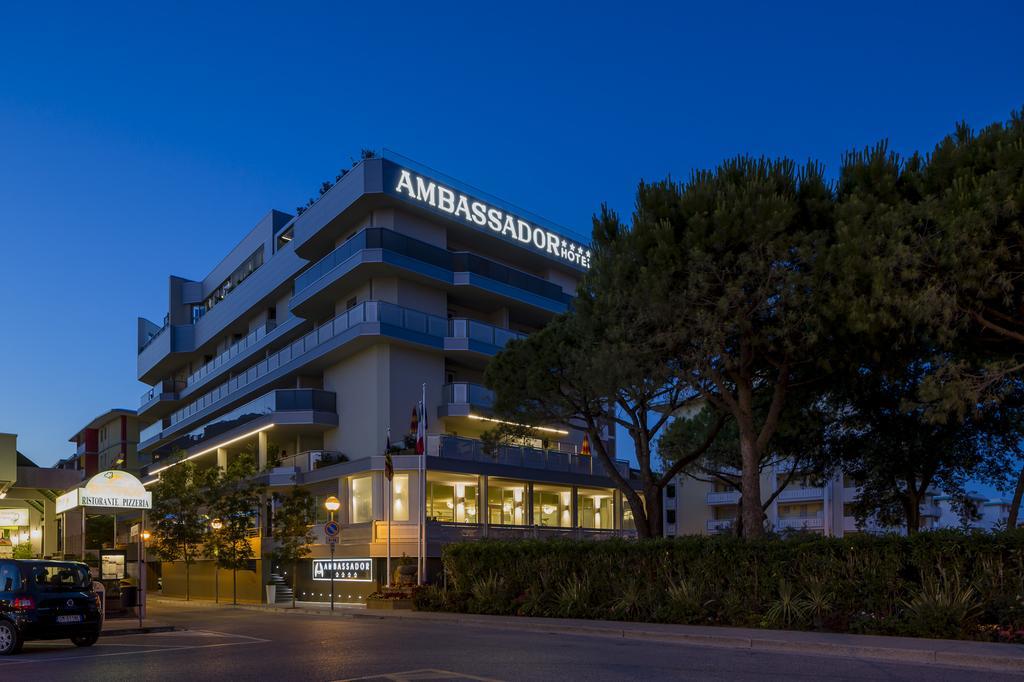 Hotel Ambassador Бибионе Екстериор снимка