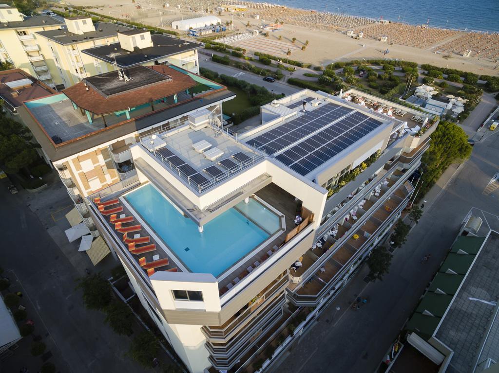 Hotel Ambassador Бибионе Екстериор снимка