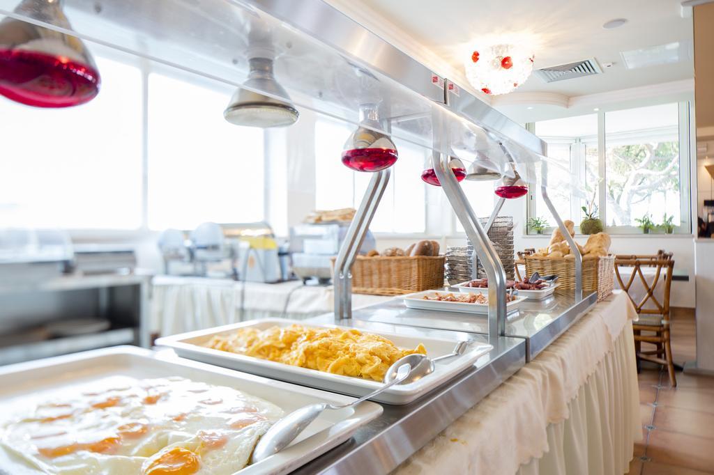 Hotel Ambassador Бибионе Екстериор снимка