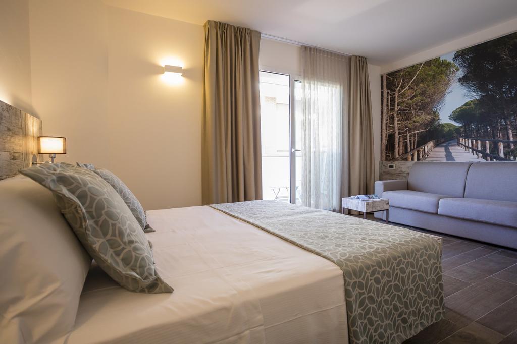 Hotel Ambassador Бибионе Екстериор снимка