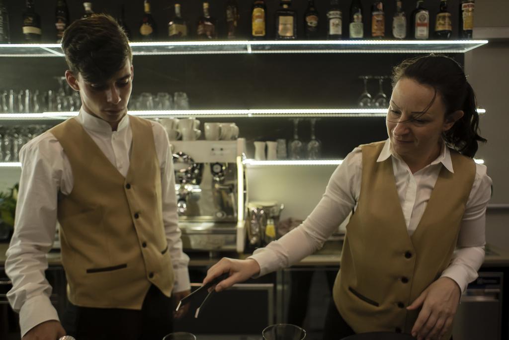 Hotel Ambassador Бибионе Екстериор снимка