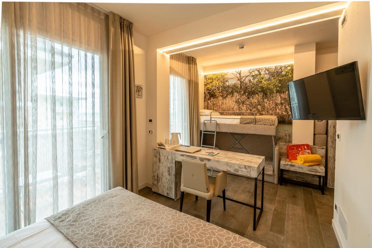 Hotel Ambassador Бибионе Екстериор снимка